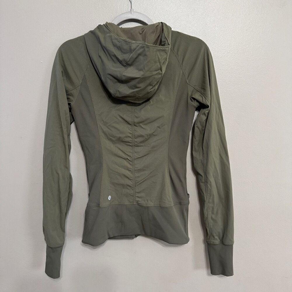 Lululemon in flux lined dance studio jacket in gator green size 6 - Picture 3 of 7